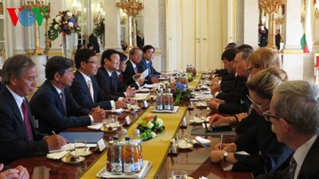 Le président vietnamien assiste au forum des entreprises Vietnam-Hongrie - ảnh 1